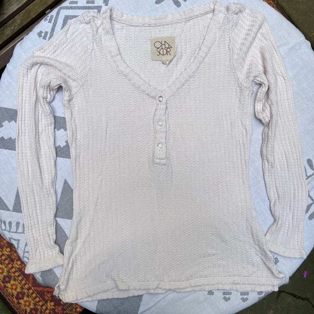 Revolve Chaser V Neck Snap Front Henley XS EUC - Picture 4 of 9